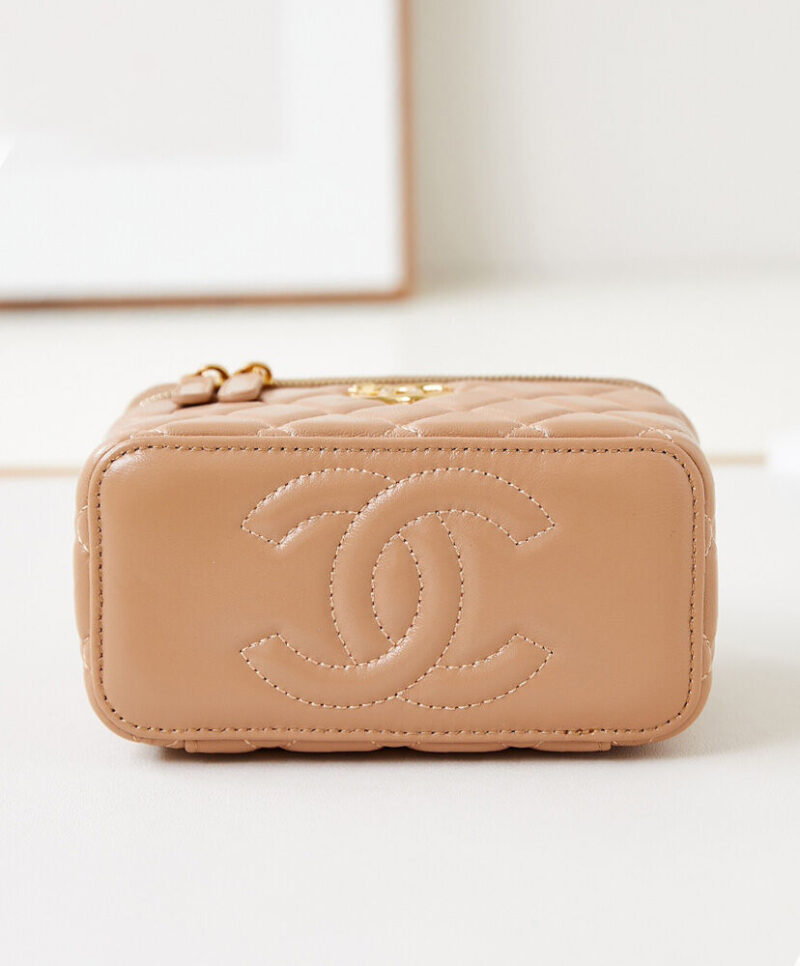 Chanel Clutch With Chain AP4168